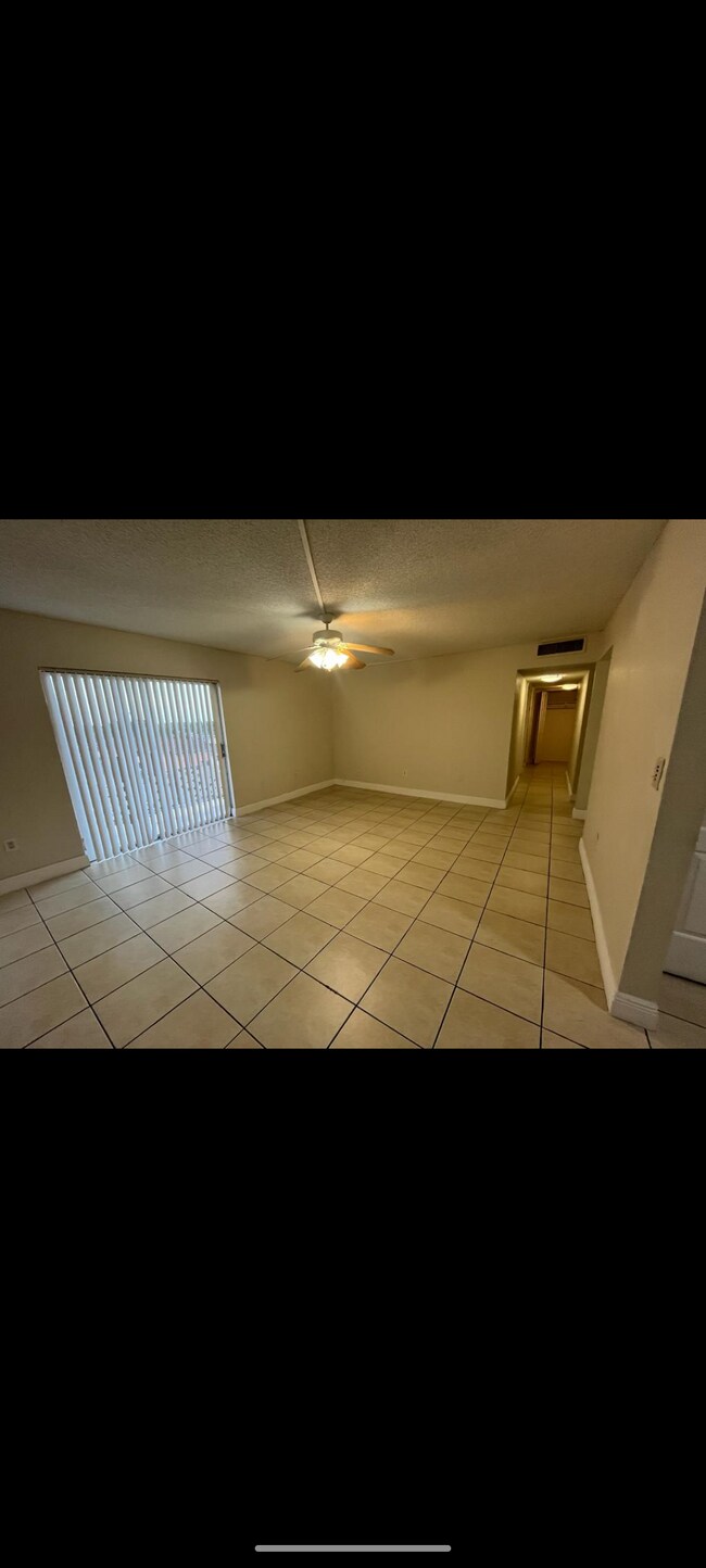 Foto del edificio - 6950 W 6th Ave