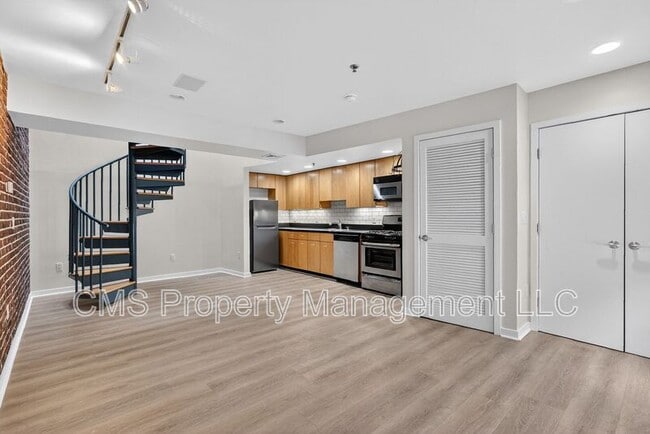 Building Photo - 36 Moore St