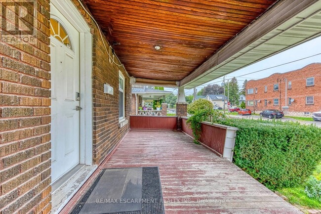 Photo du bâtiment - 5188 Maple St