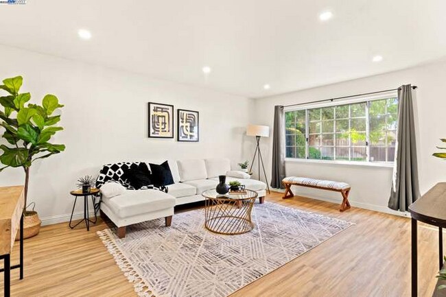 Foto del edificio - 20852 Baker Rd