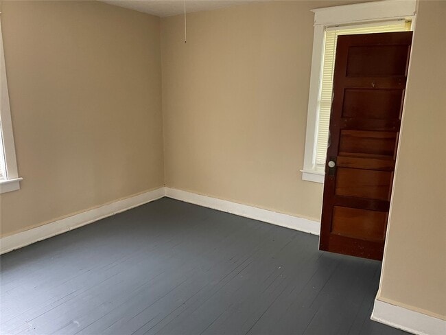 Building Photo - 14 Merrill St