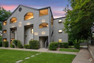 Building Photo - 1510 W N Loop Blvd