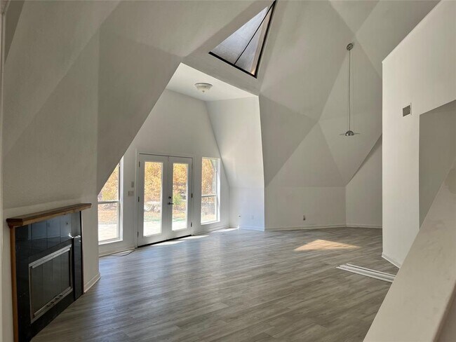 Foto del edificio - 17226 Rocky Ridge Rd