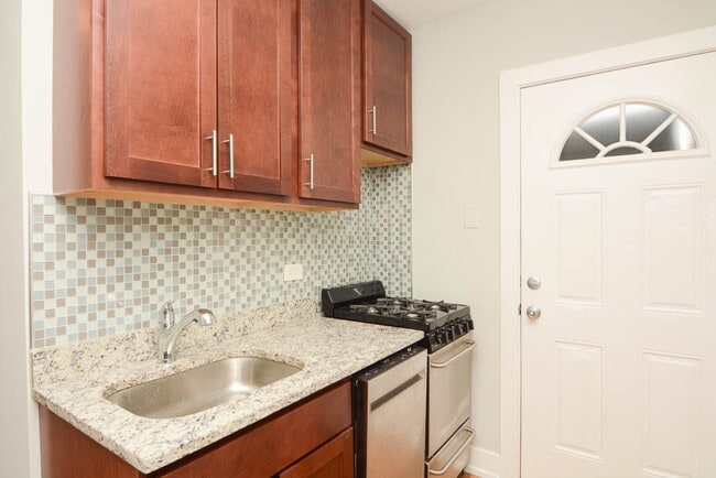 Building Photo - 2915 N Mildred Ave