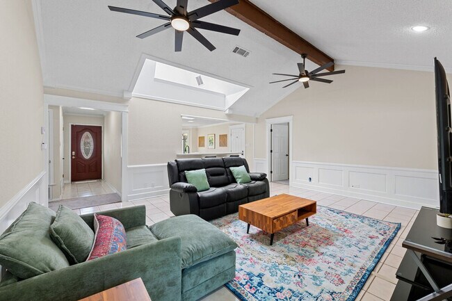 Foto del edificio - 908 Green Meadow Dr