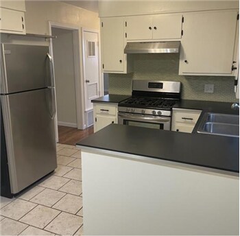 Building Photo - 606 W N Loop Blvd