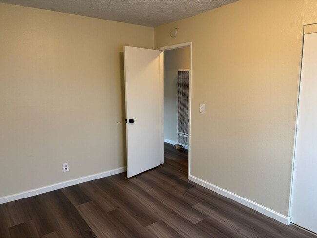 Building Photo - 201-205 N Vecino Dr
