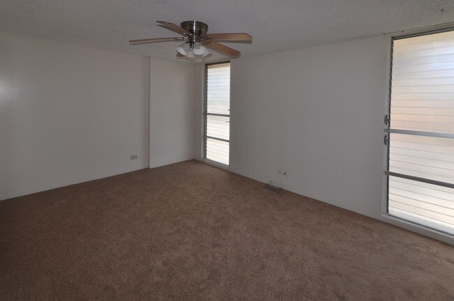 Building Photo - 2222 Aloha Dr
