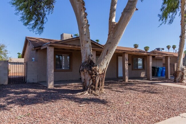 Foto del edificio - Spacious 4 Bed / 2 Bath Home in Phoenix – Move-In Ready!