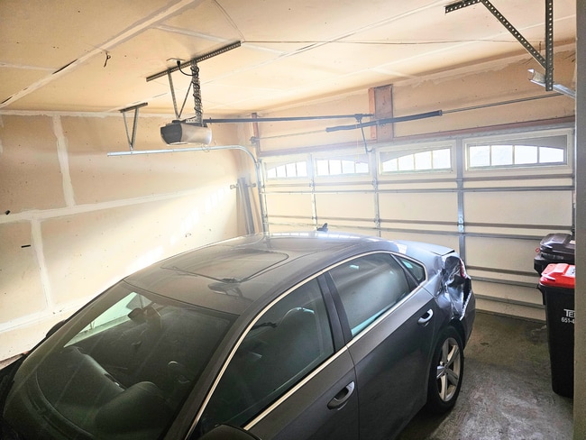 Building Photo - 1019 Drew Dr