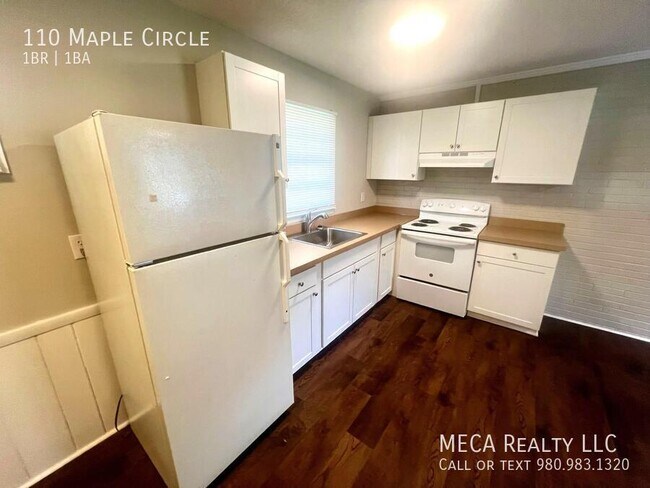 Building Photo - 110 Maple Cir