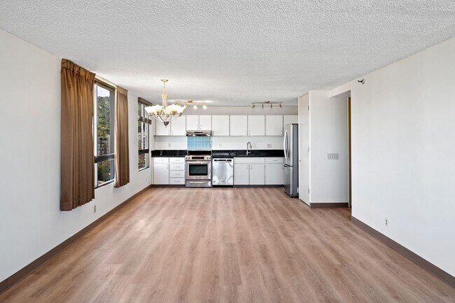 Foto del edificio - Spacious 2 Bedroom, 2 Bath with 2 Assigned Parking Stalls!