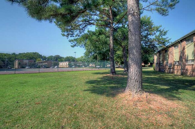 Interior Photo - University Gardens Manor