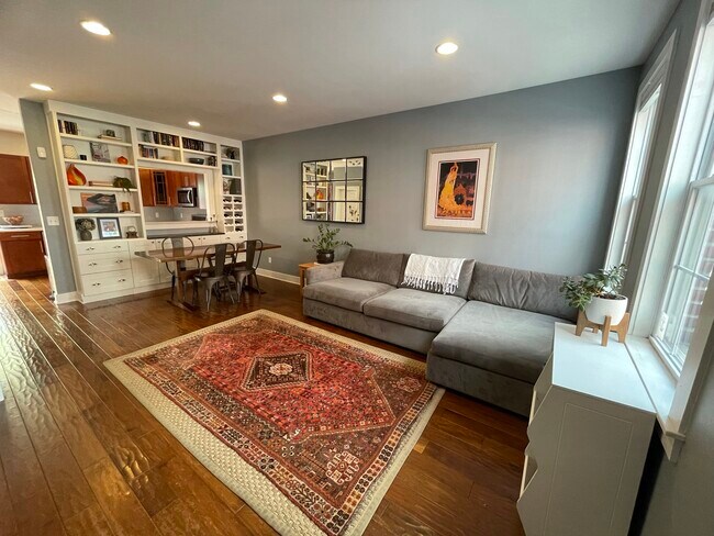 Living / Dining - 2640 Catharine St