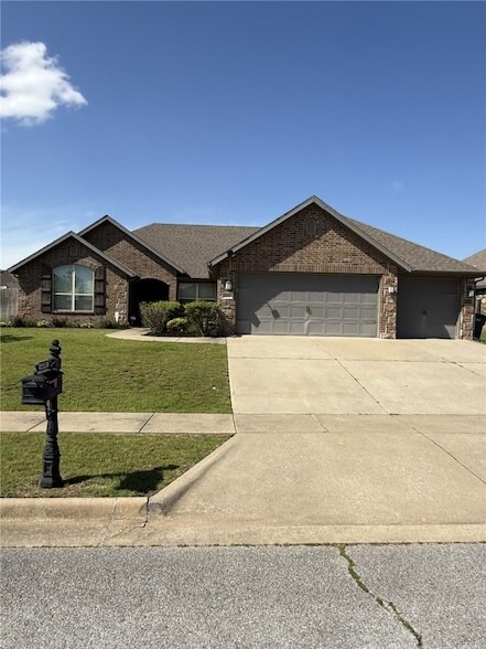 Building Photo - 4490 W Wyoming Dr