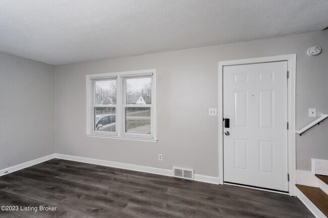 Foto del edificio - 2926 Yorkshire Blvd