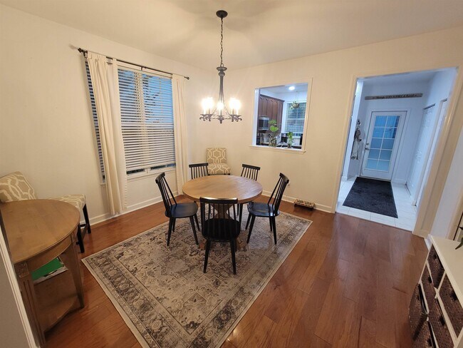 Foto del edificio - 4338 Grove Park Dr
