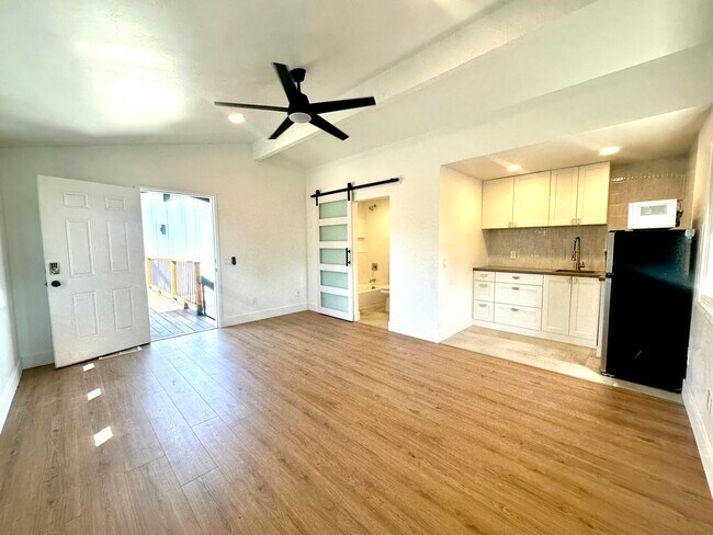 Living space - 7080 Estrella de Mar Rd