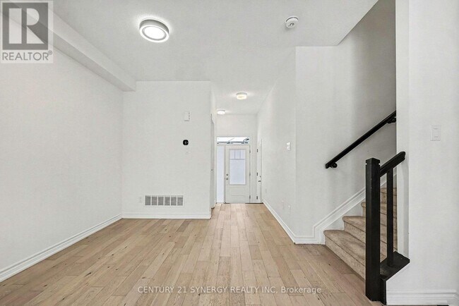 Building Photo - 520 Flagstaff Dr