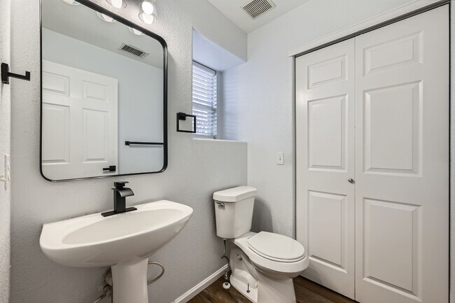 Foto del edificio - 19046 E 57th Pl