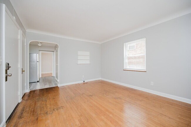 Building Photo - 5828 Ridge Ave