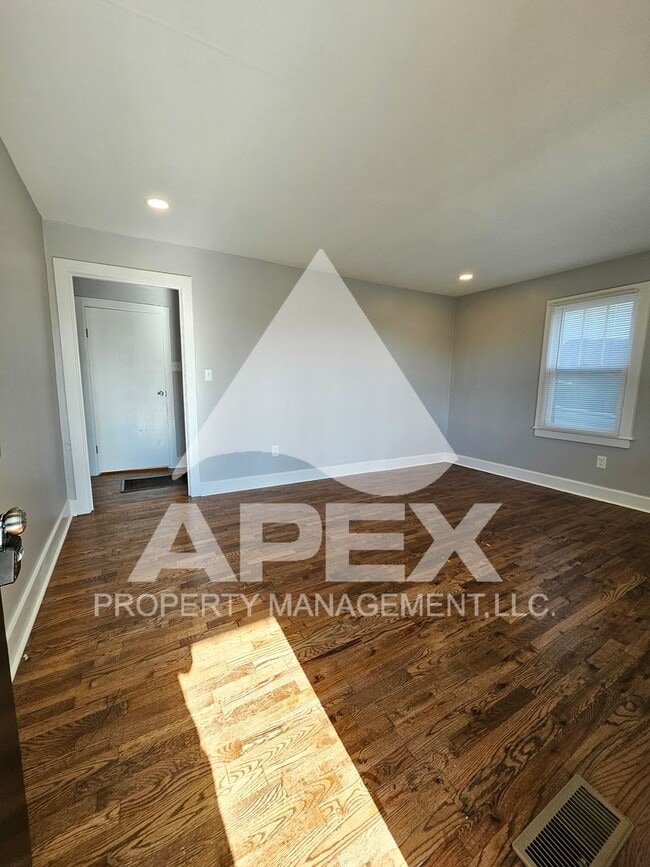 Building Photo - Charming 3 Bd 1- Ba Single Family Home in ...