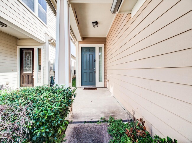 Building Photo - 14926 Tuttle Point Dr