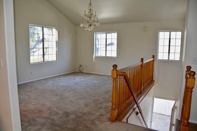 Building Photo - 548 N Windsor Blvd