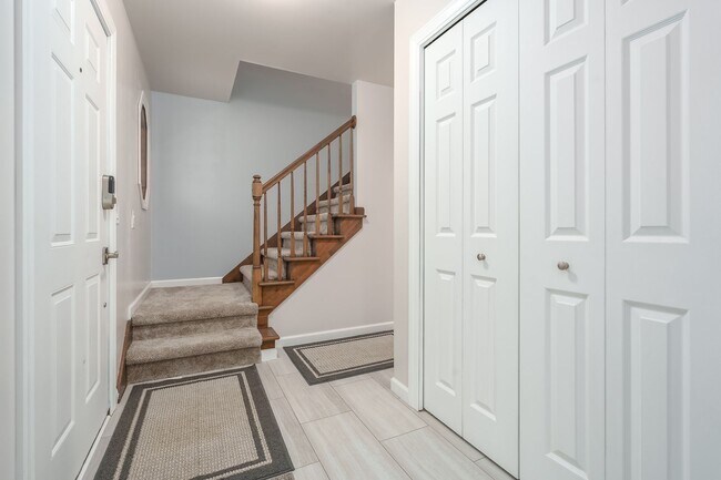 Building Photo - 4 Bedroom Home in Richland