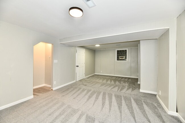 Building Photo - 5831 Suburban Dr