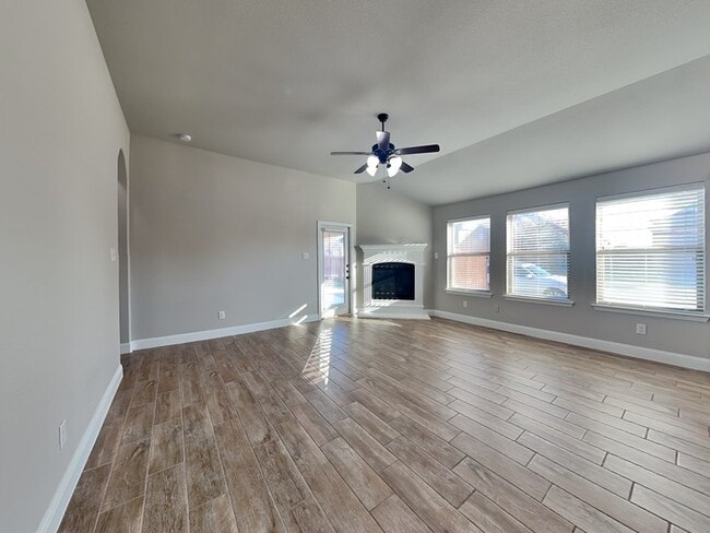 Building Photo - 900 McLynn Ct