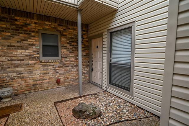 Foto principal - 7340 Skillman St