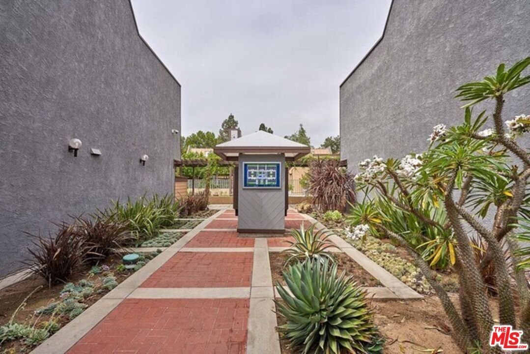 Foto del edificio - 421 S Van Ness Ave