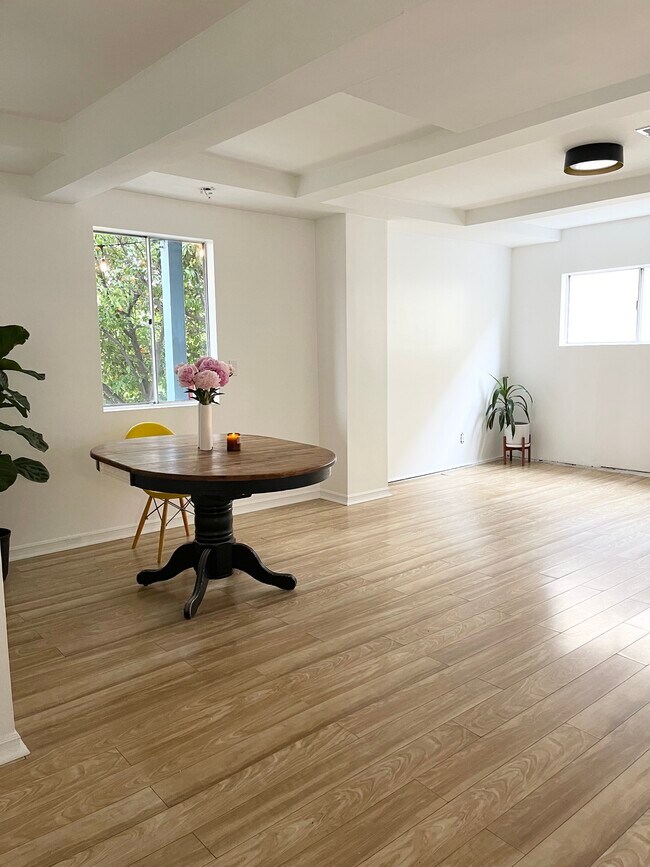 Building Photo - 1117 Douglas St