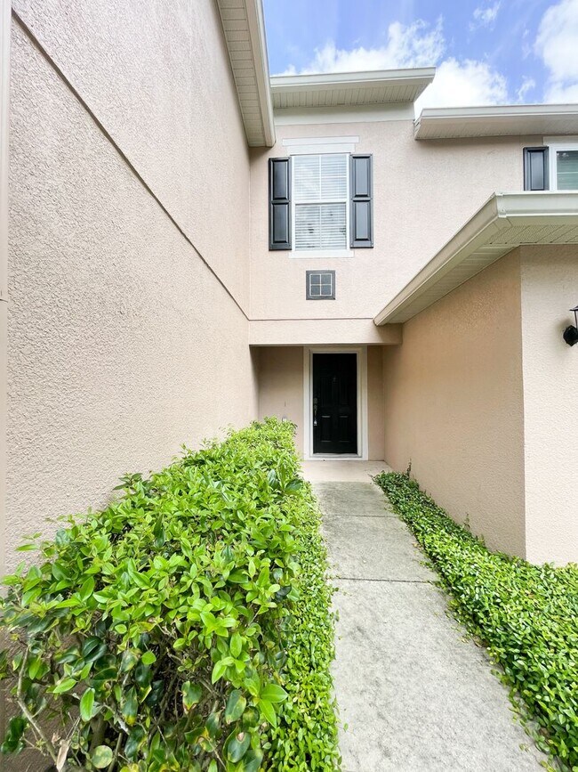 Foto del edificio - Beautiful 3bed 2.5 bath Townhome in the he...