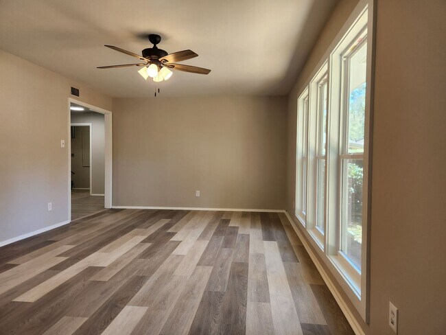 Building Photo - Charming 3-bedroom, 1-bathroom home on a half acre lot on the Southside!