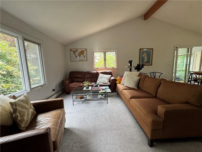 Foto del edificio - 15 Bliss Mine Rd