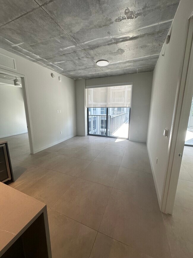 Foto del edificio - 198 NW 24th St