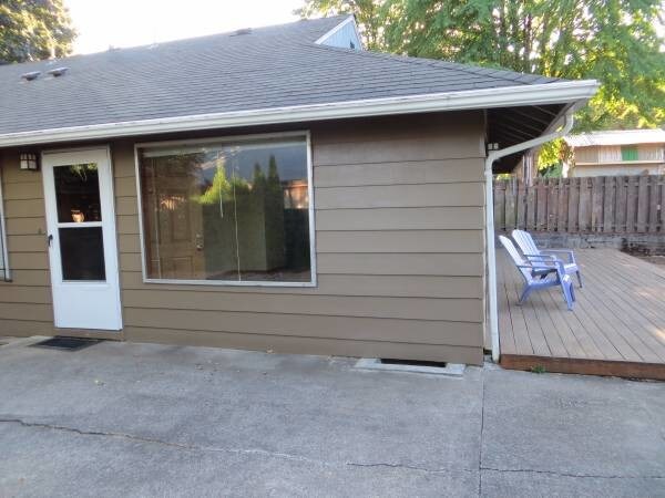Private Yard & Deck - 3527 SE Wake St