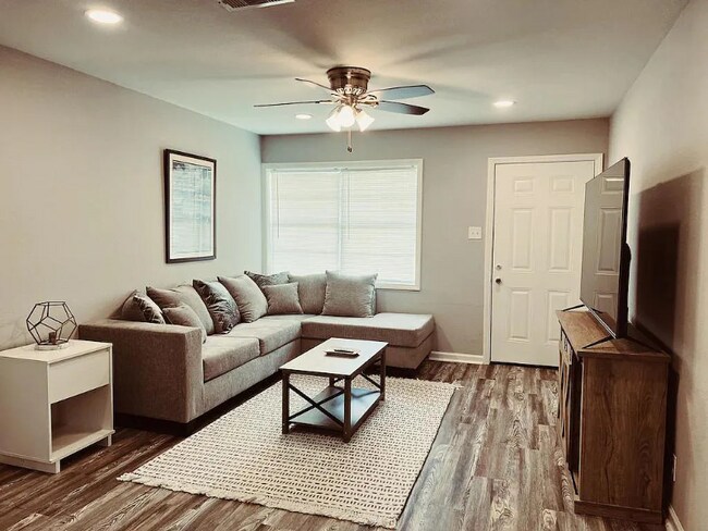 Foto del edificio - 5275 Berard Cir