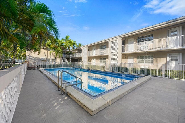 Foto del edificio - 6565 Santona St