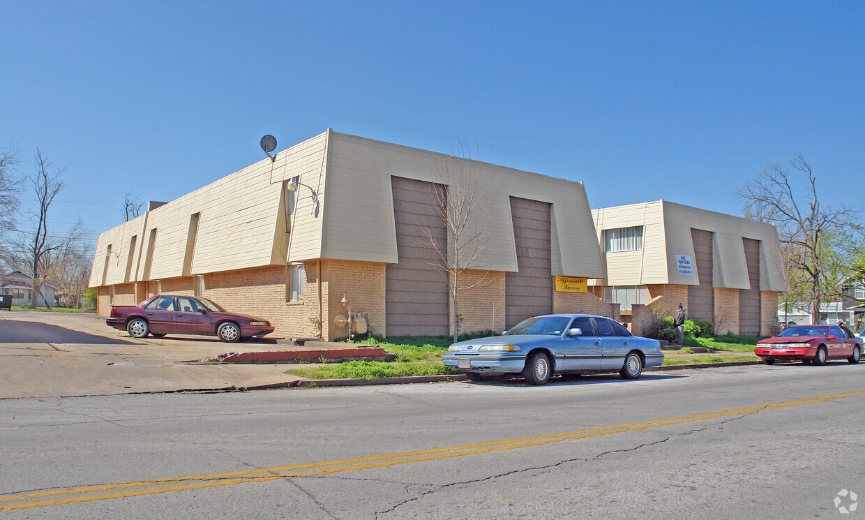 Primary Photo - 2606-2612 E 6th St