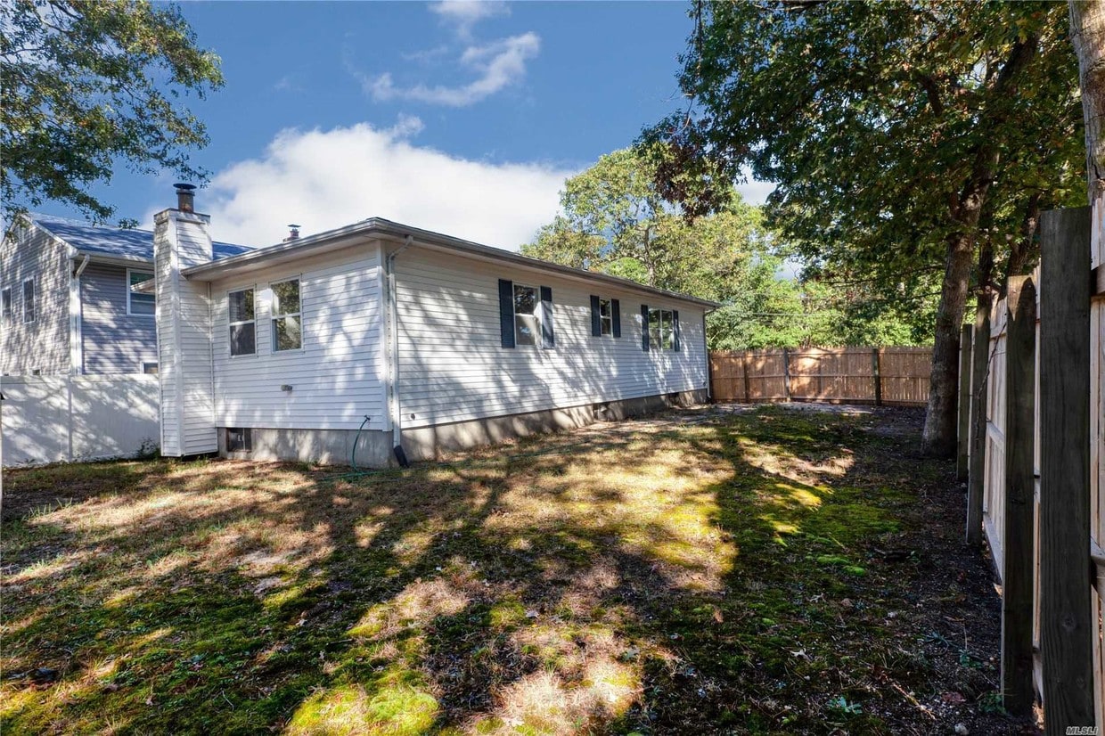 232 Buffalo Ave, Medford, NY 11763 House Rental in Medford, NY