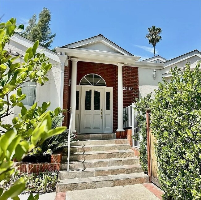 Building Photo - 2255 E Chevy Chase Dr