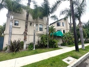 Building Photo - 1130 Newport Ave