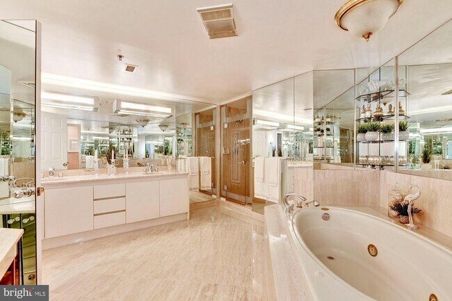 Building Photo - 5610 Wisconsin Ave