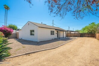 Building Photo - 913 W Highland Ave
