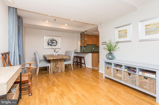 Foto del edificio - 104 Woodside Rd