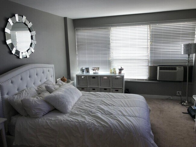 Foto del edificio - 2930 N Sheridan Rd