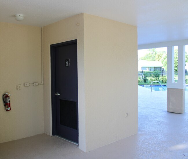 Building Photo - 10406 Sun Villa Blvd